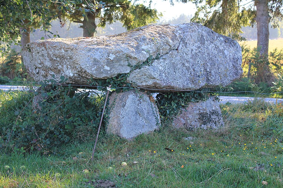 Dolmen de Kermorvant (Moustoir — Ac) 4465