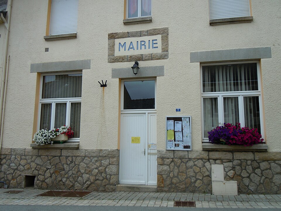St Caradec Trégomel mairie
