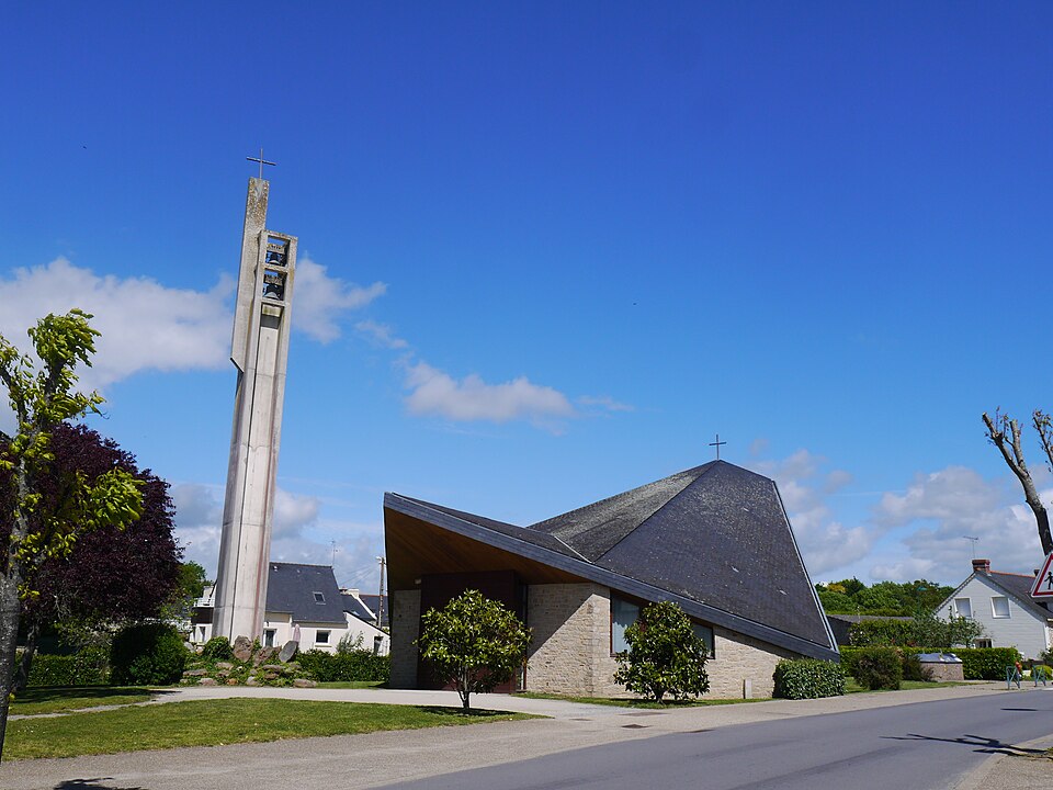 56 La Trinité — Surzur église