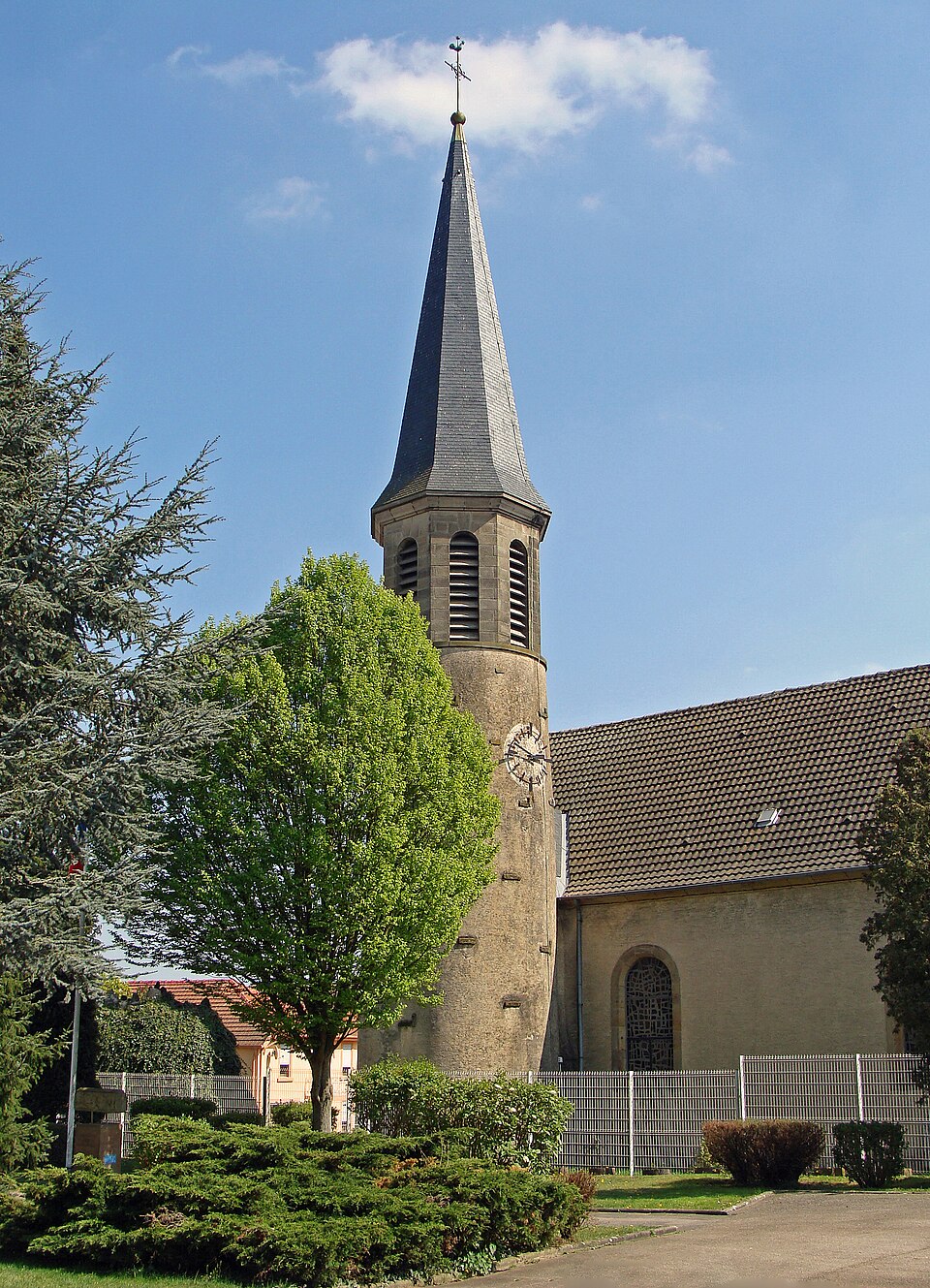 L'église catholique Saint — Jean — Baptiste de Farébersviller