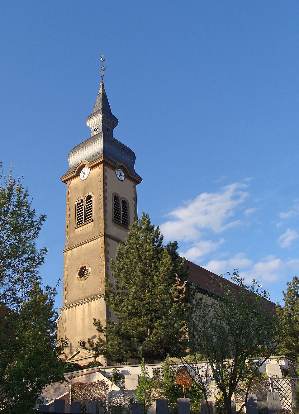 Église Sainte — Croix à Hilsprich