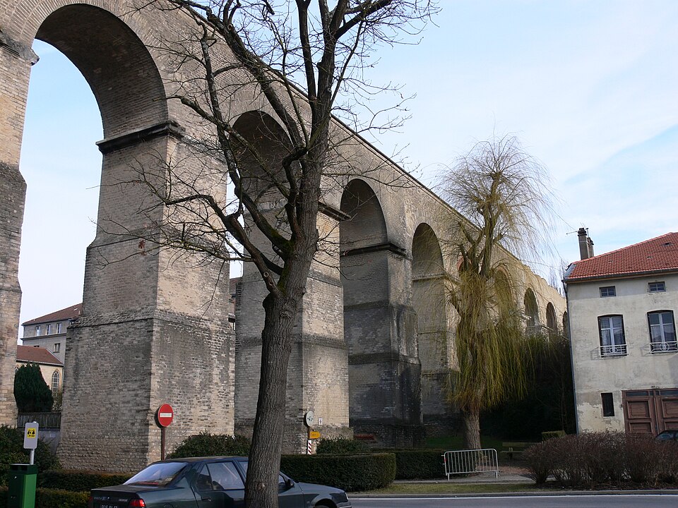 F 57 Aqueduc Jouy — aux — Arches