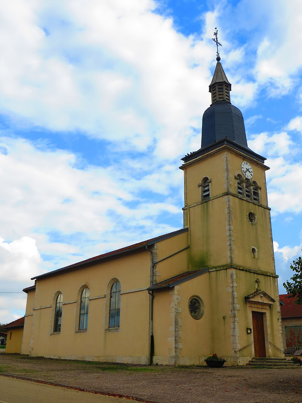 Laneuveville — en — Saulnois eglise
