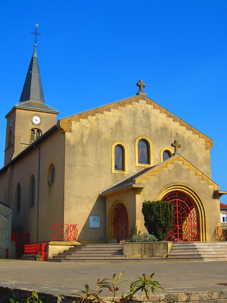 Eglise Ste Marie Chenes
