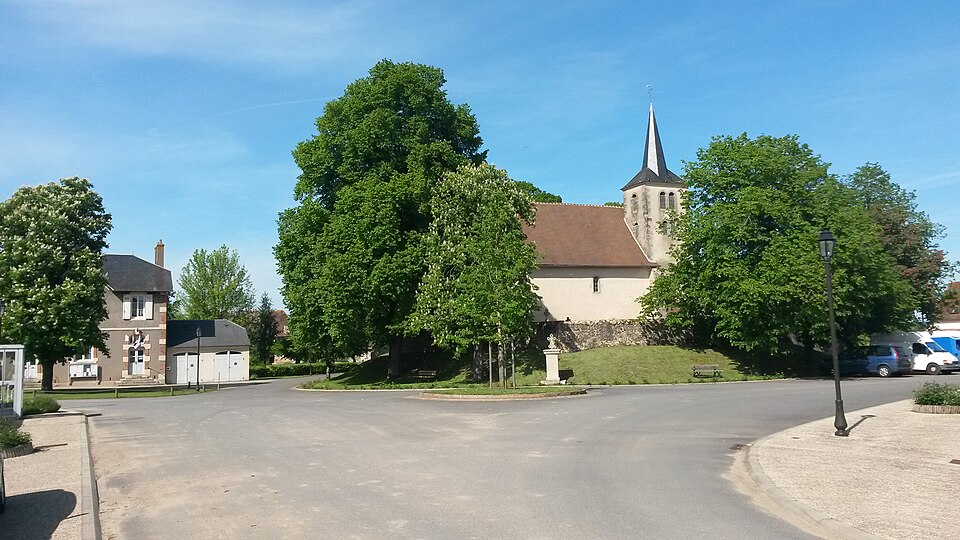 Avril — sur — Loire — L'église (1)
