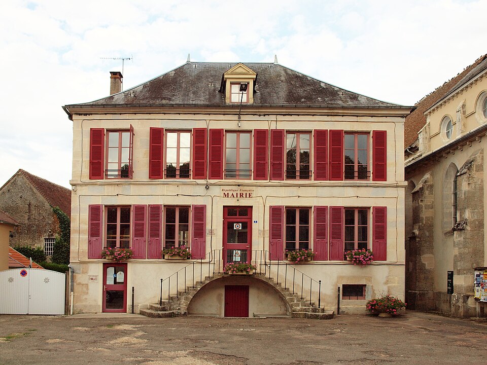 La Chapelle — Saint — André — FR — 58 — mairie — b2
