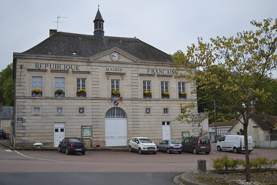 Mairie de Châteauneuf — Val — de — Bargis