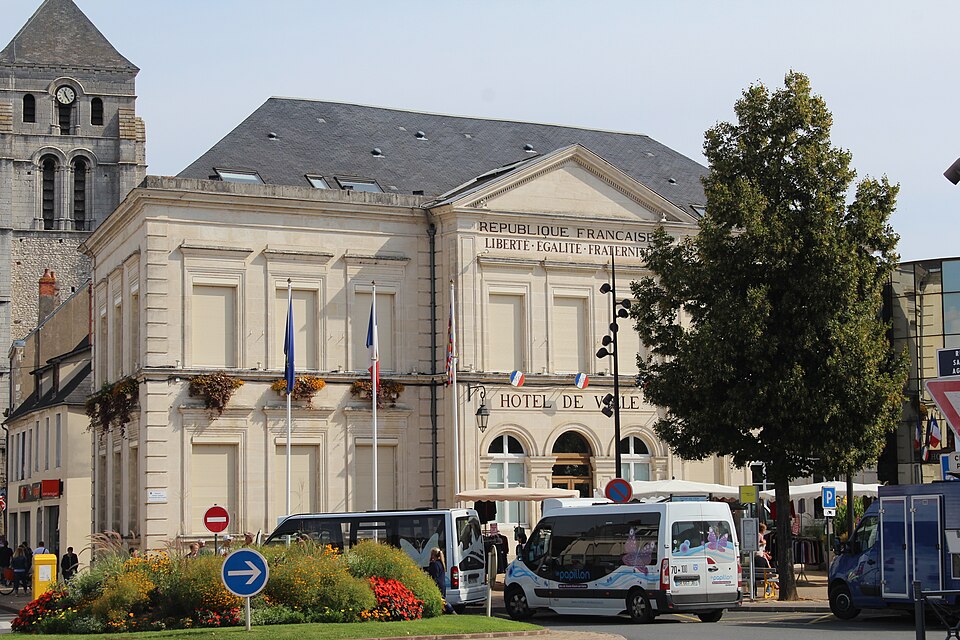 Hôtel ville Cosne Cours Loire 2