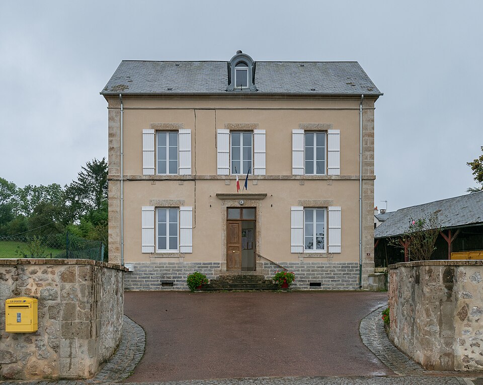 Town hall of Dun — sur — Grandry (1)