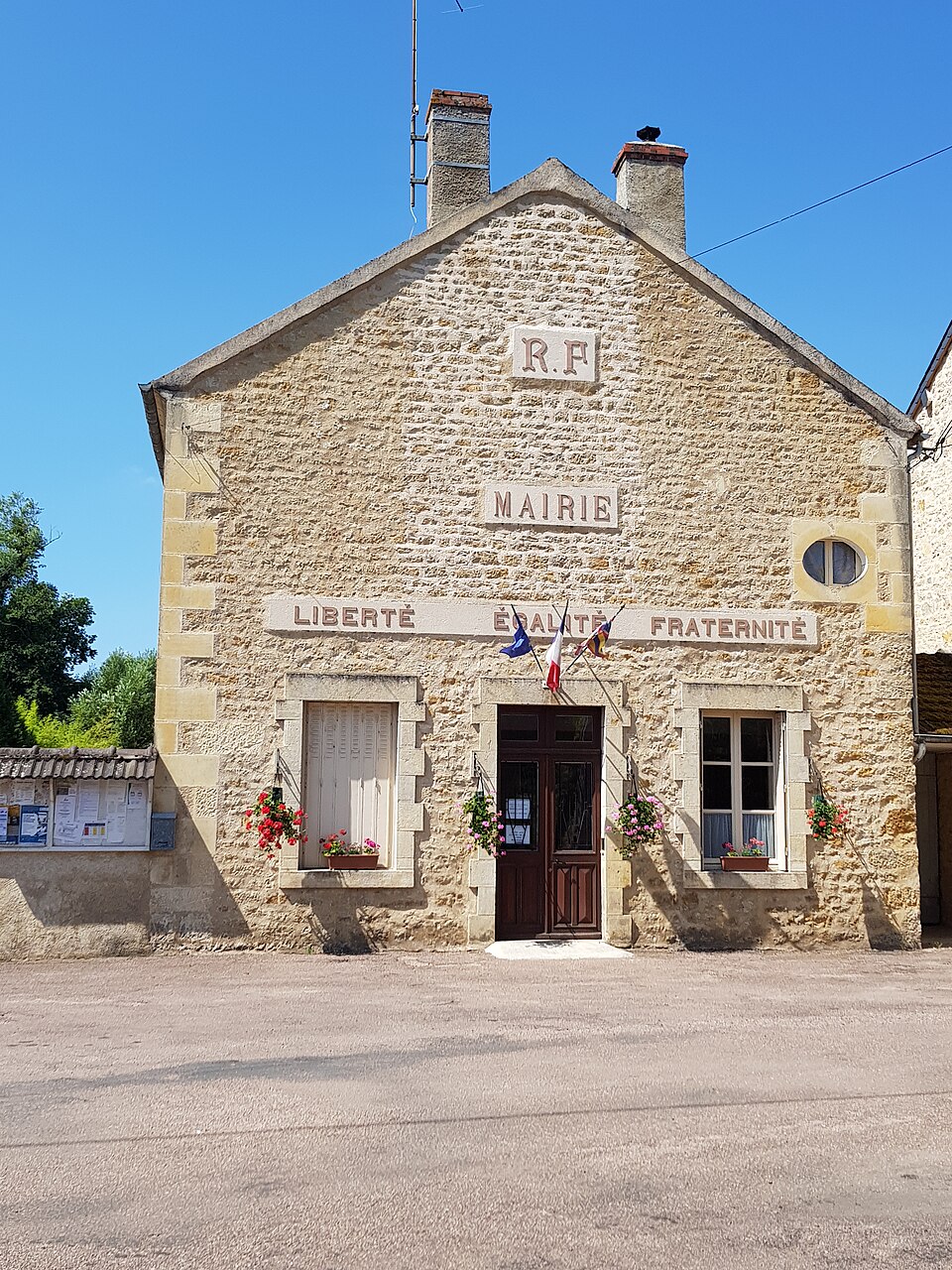 Flez — Cuzy mairie