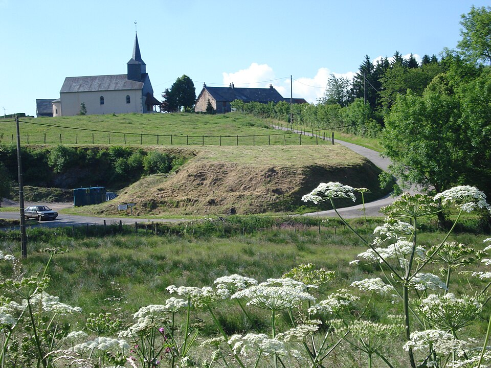 Vue sur Gien — sur — Cure (Nièvre, Fr)