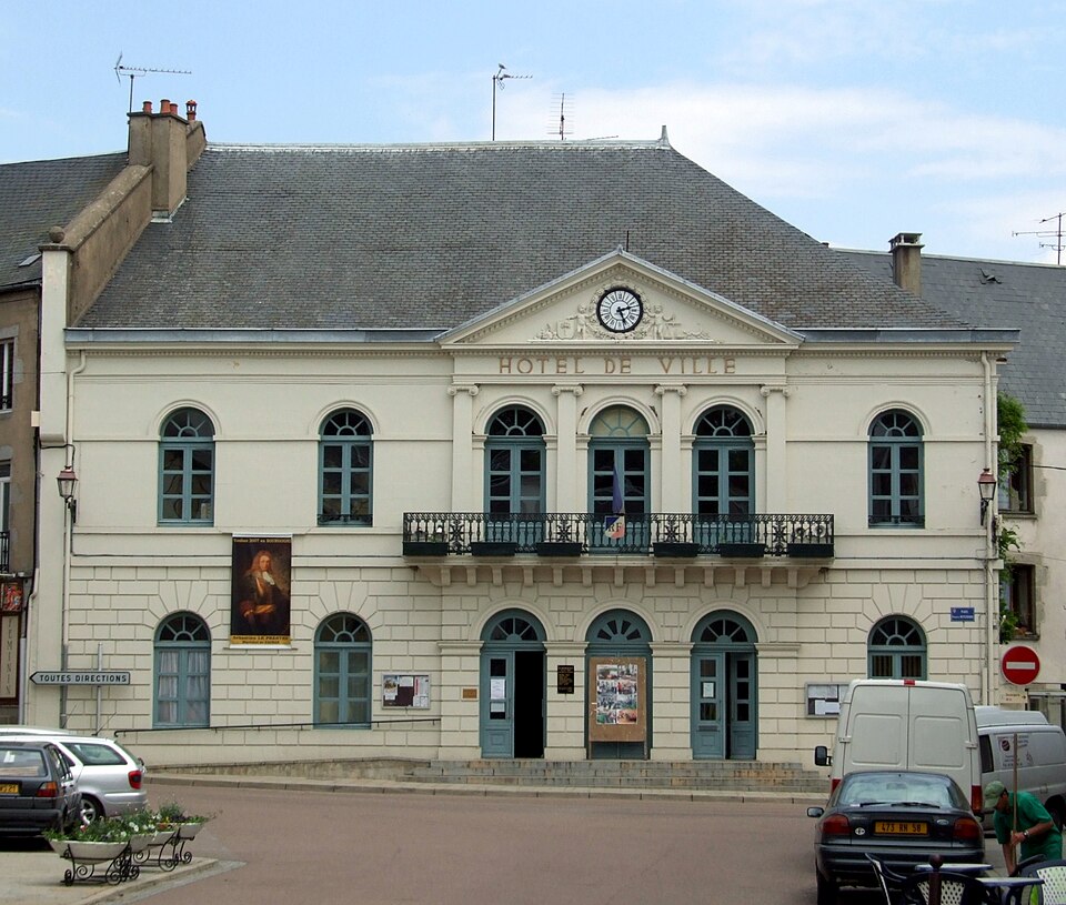 Lormes — Hotel de ville