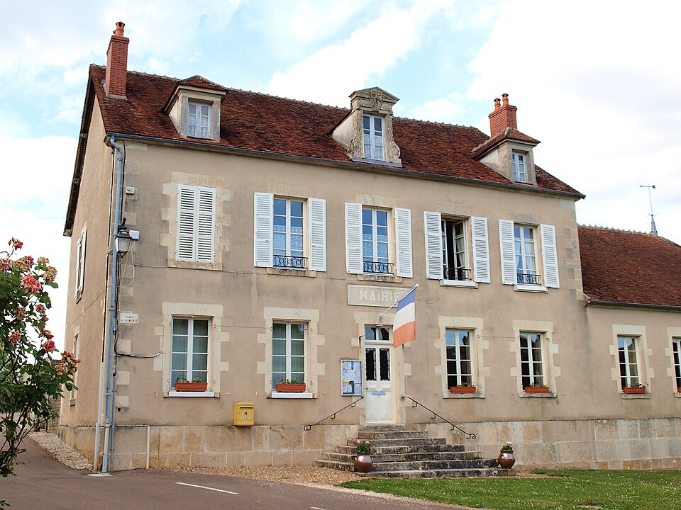 Menou — FR — 58 — mairie — 04