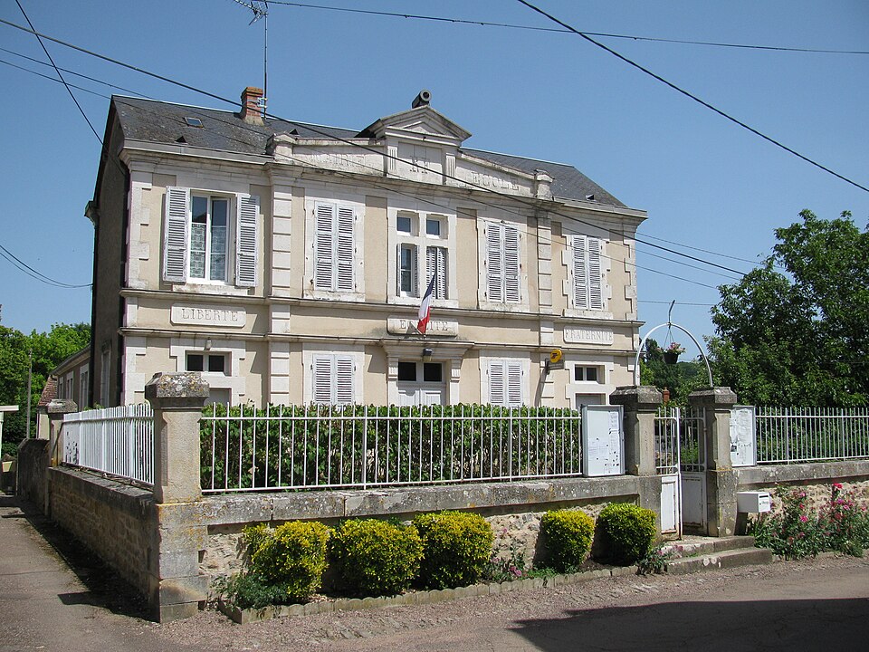 Mairie — Monceaux — le — Comte