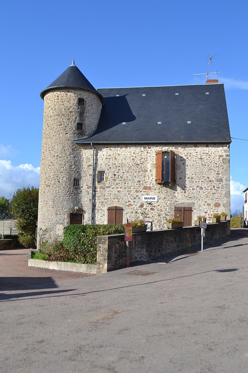 Montigny — en — Morvan mairie