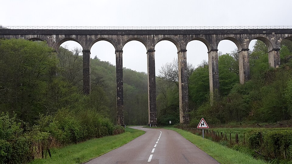 Aqueduc de Montreuillon bas