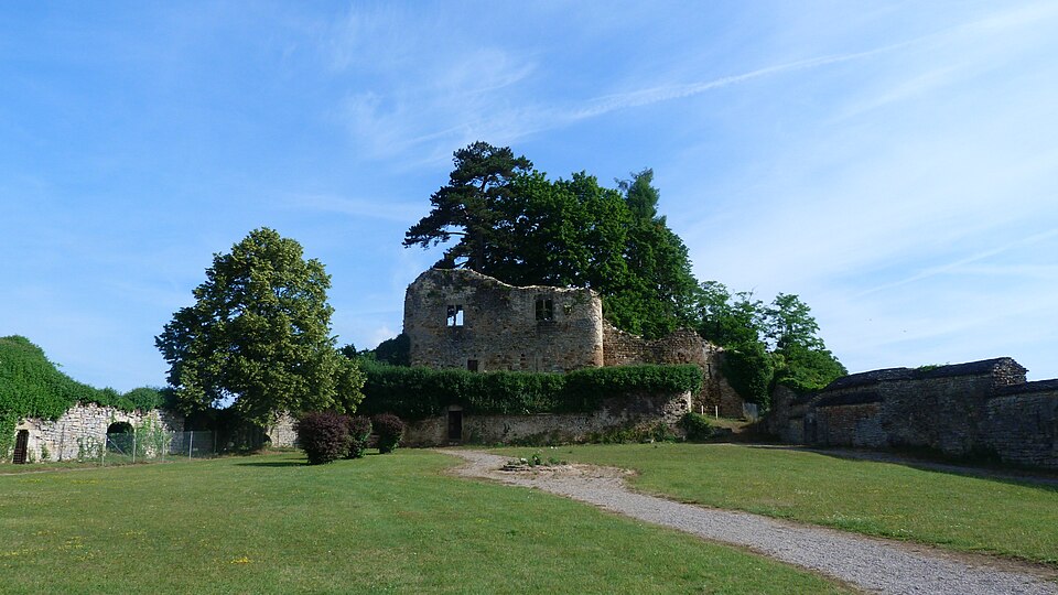 Moulins — Engilbert Kastelo