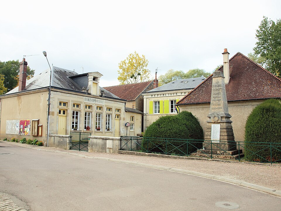 Oisy — FR — 58 — mairie — école & monument aux morts — 1