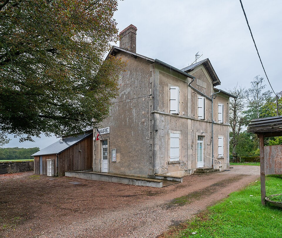 Town hall of Ougny (1)