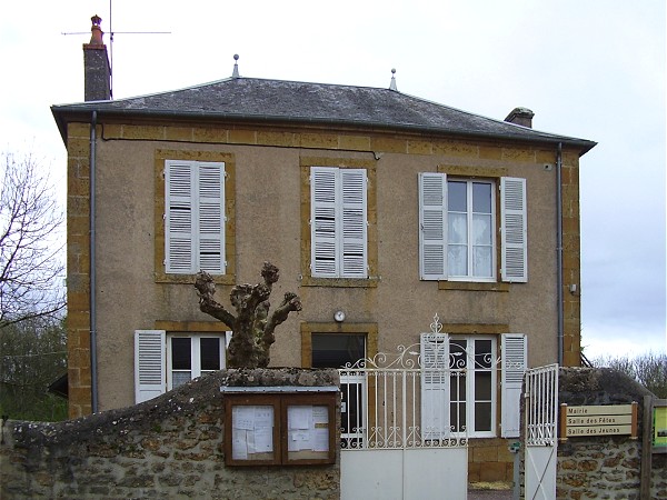 Mairie Pouques — Lormes