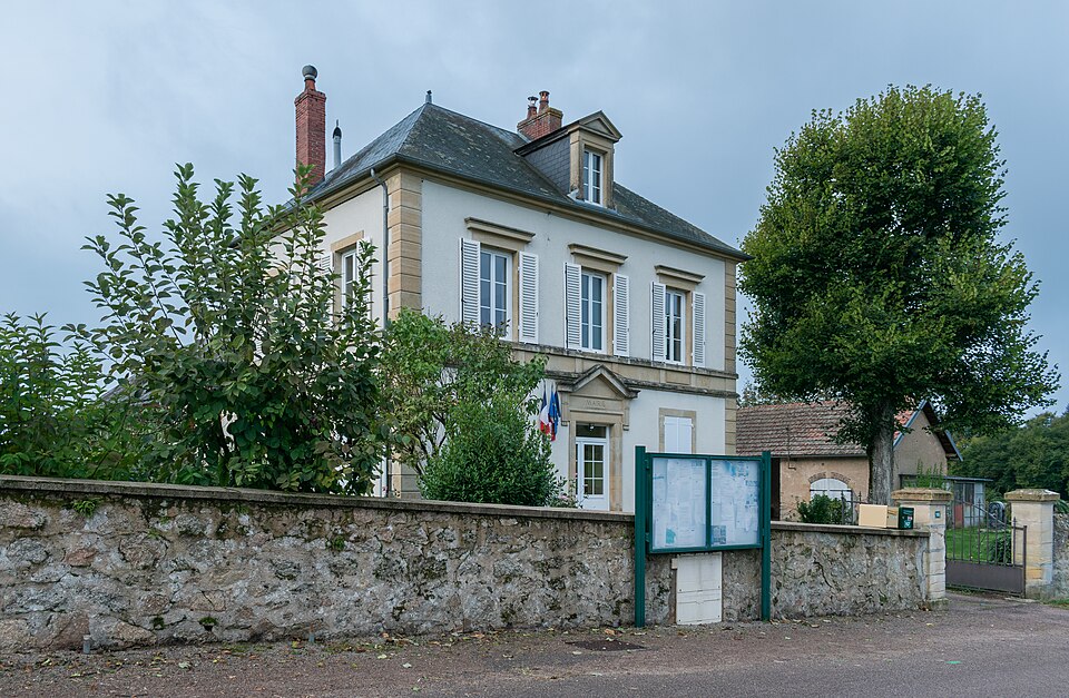 Town hall of St — Hilaire — en — Morvan (1)