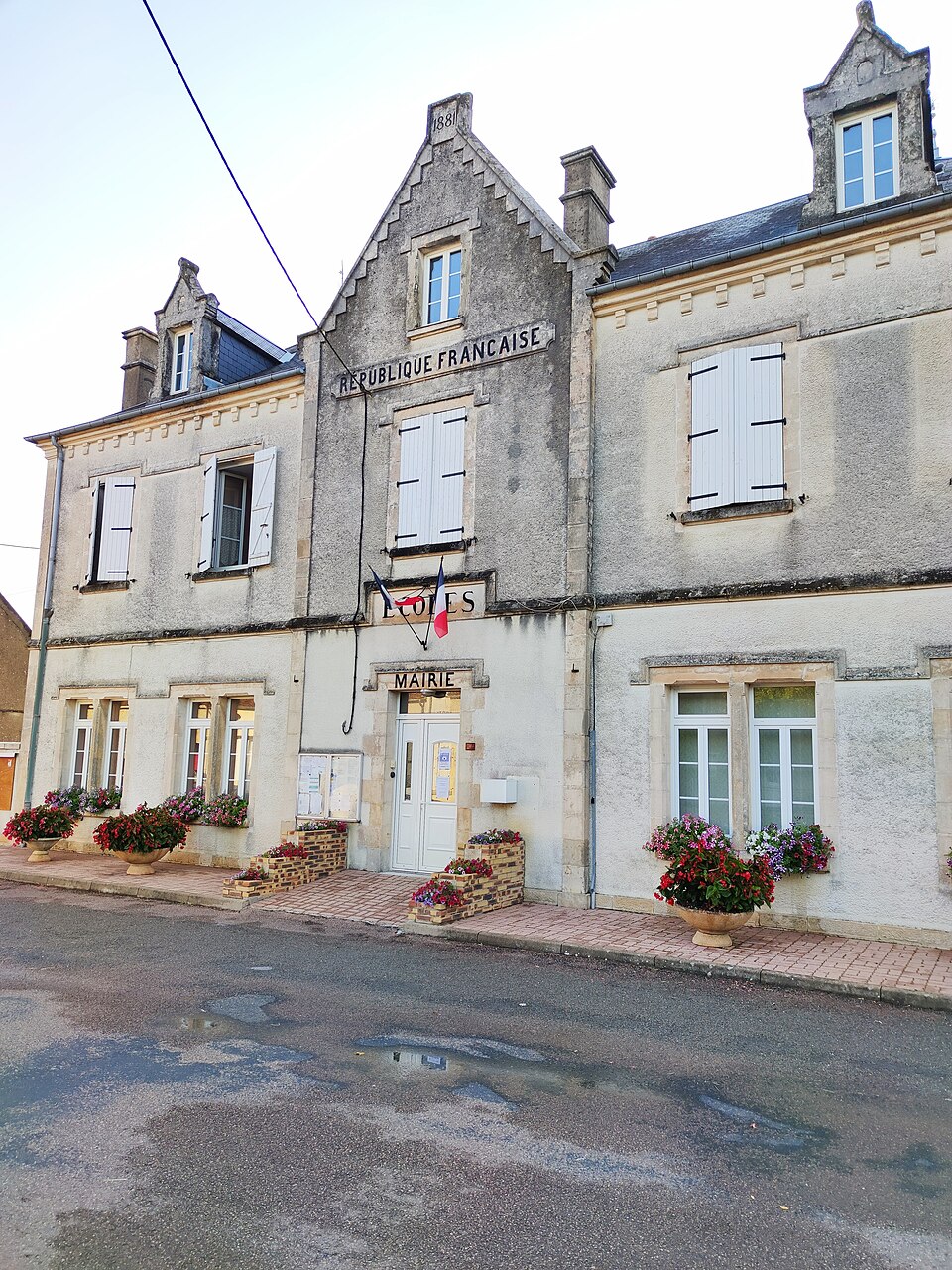 Saint — Malo — en — Donziois mairie
