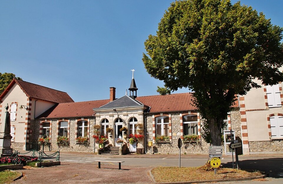 137 (2) St Martin — sur — Nohain ( 58150 )