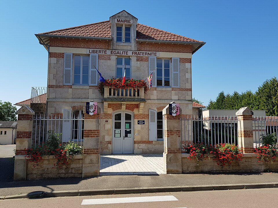Suilly — la — Tour mairie