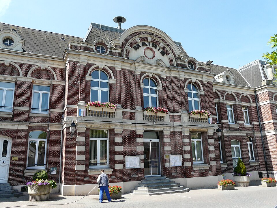 Mairie avesnes — les — aubert