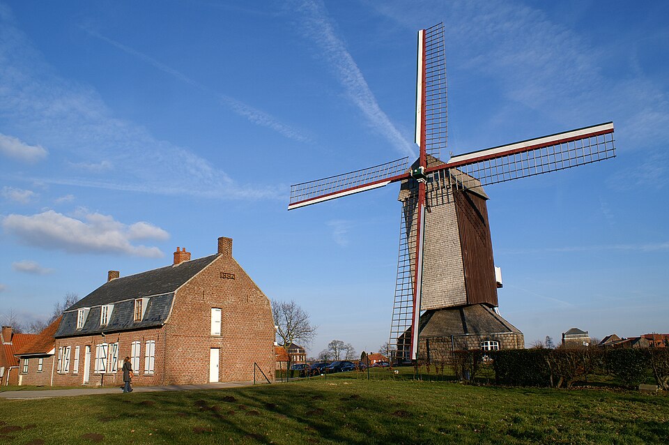 Boeschepe, l'Ondankmeulen (le moulin de l'Ingratitude) et l'estaminet De Vierpot (le pot à braise)