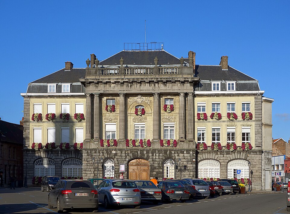 Conde sur escaut hotel de ville