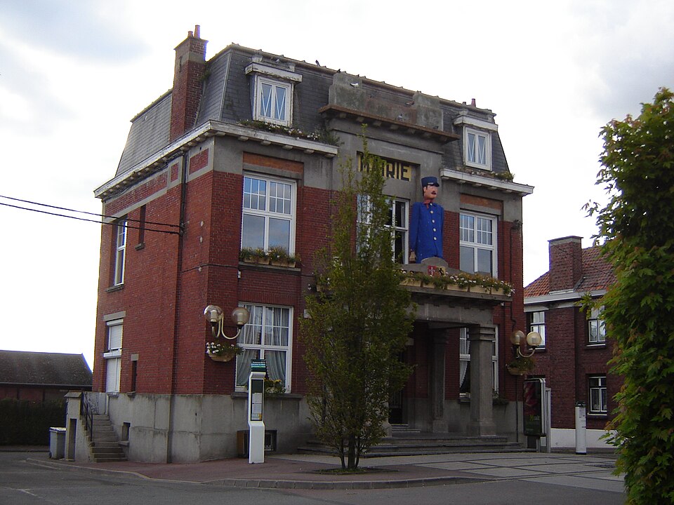 Deûlémont — Town hall 1