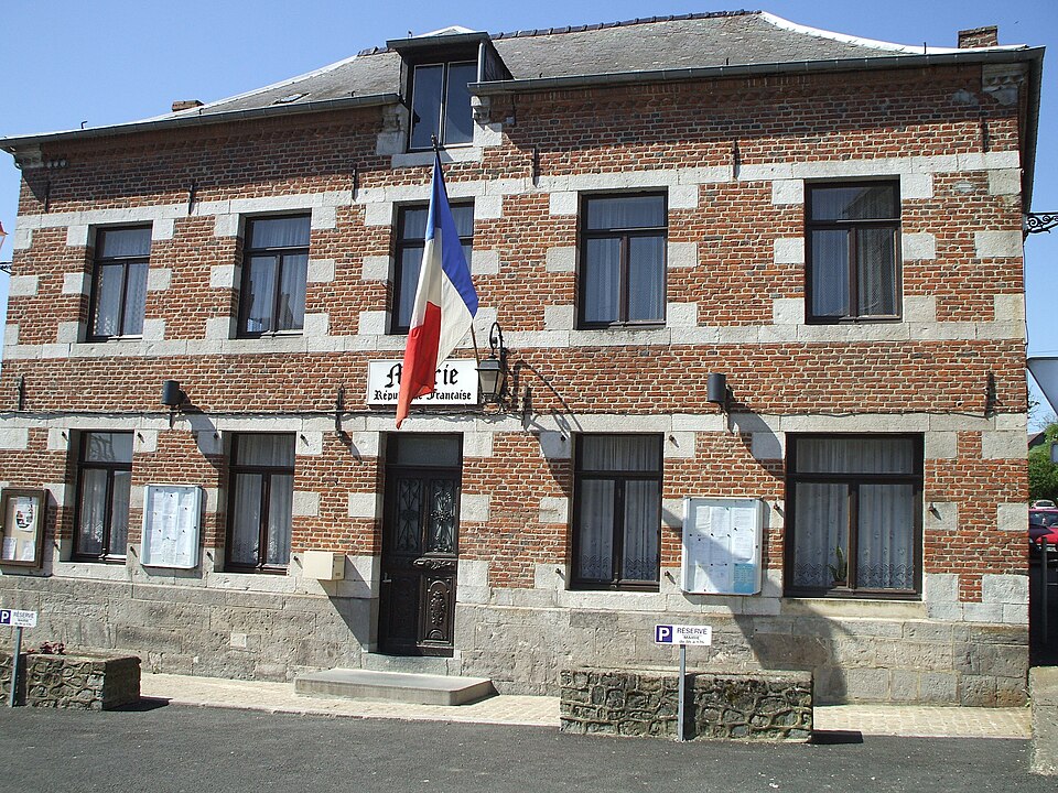 Mairie Dompierre — sur — Helpe