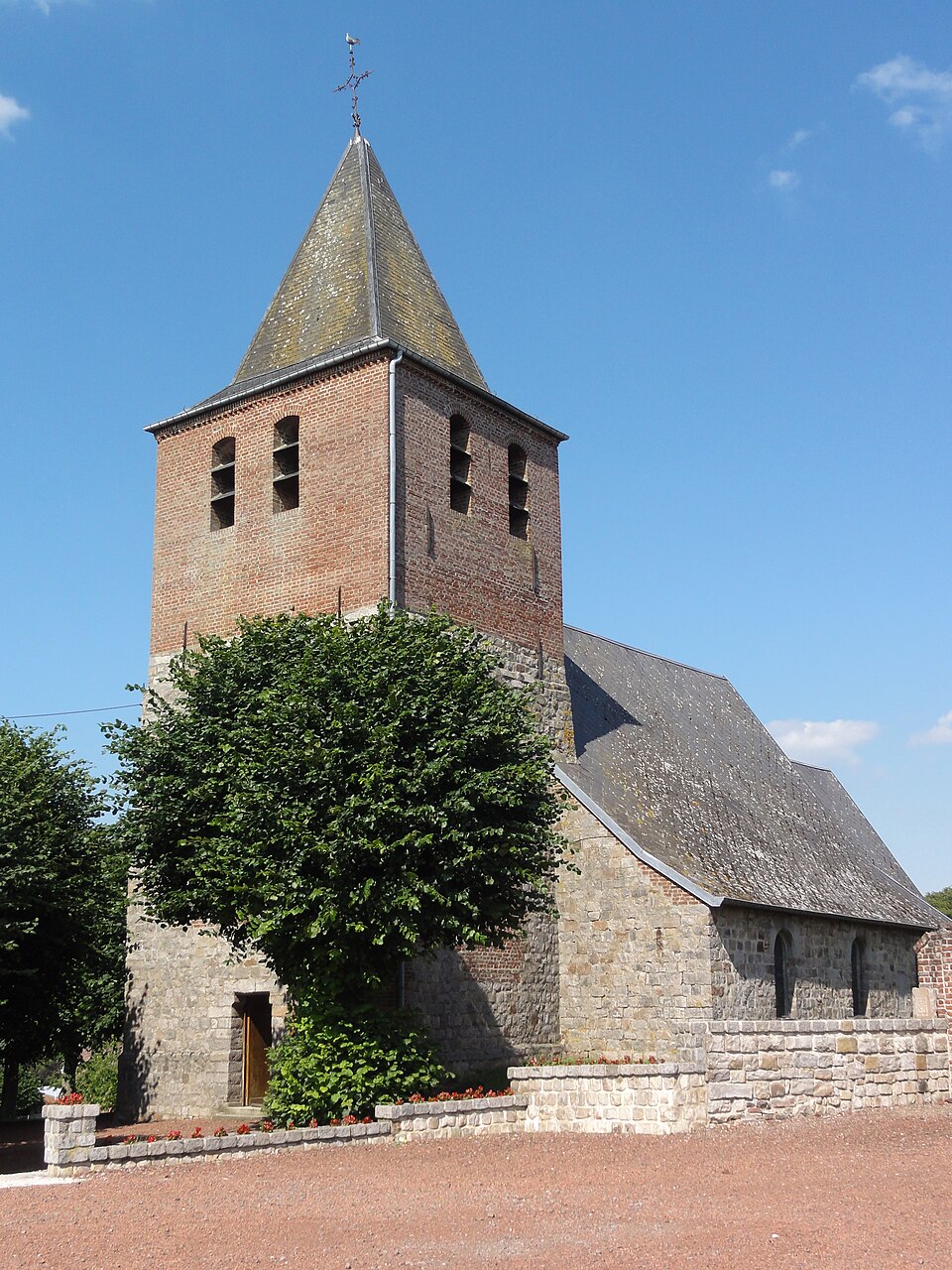 Escarmain (Nord, Fr) église
