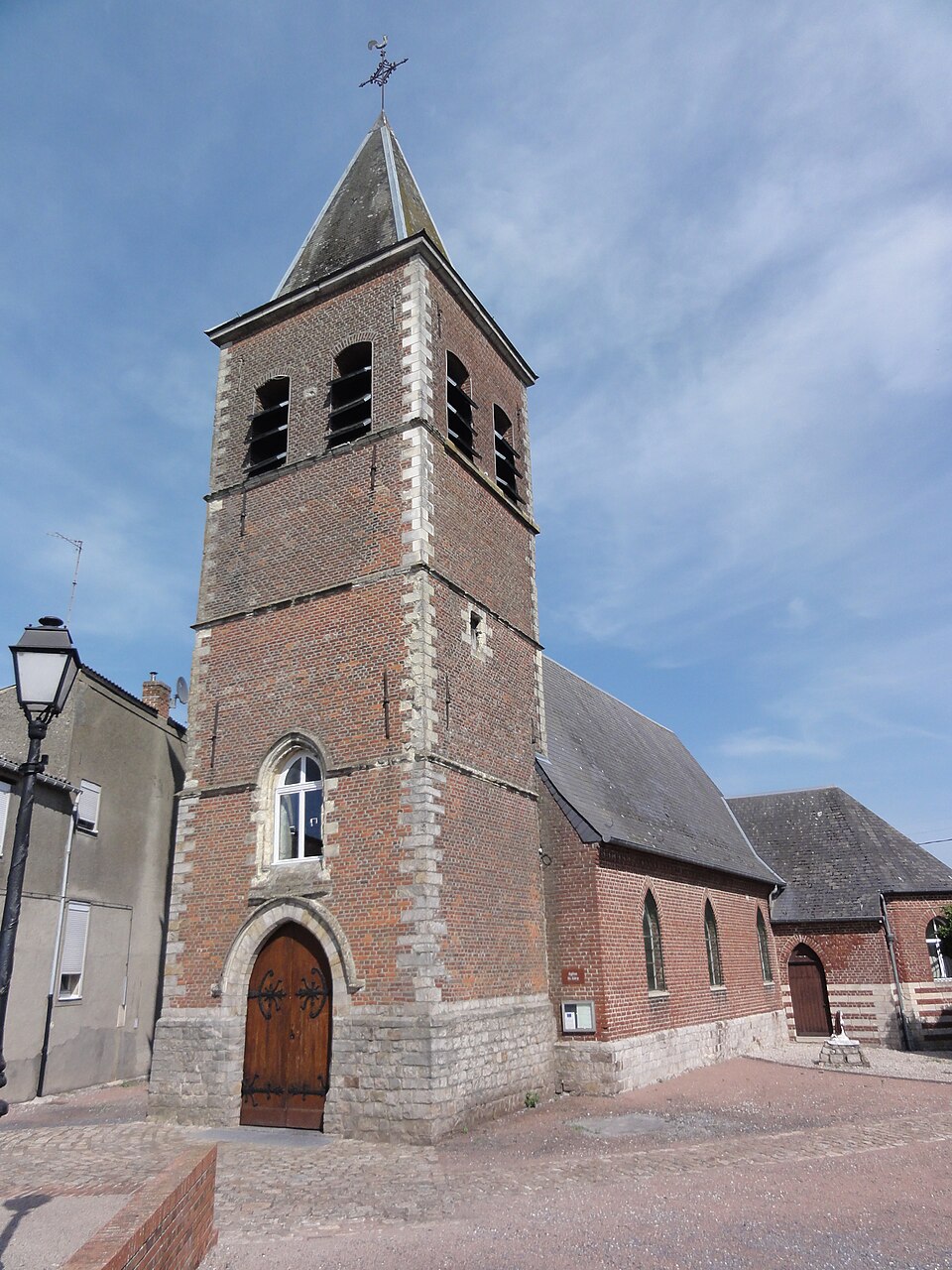Villereau (Nord, Fr) église, coté tour