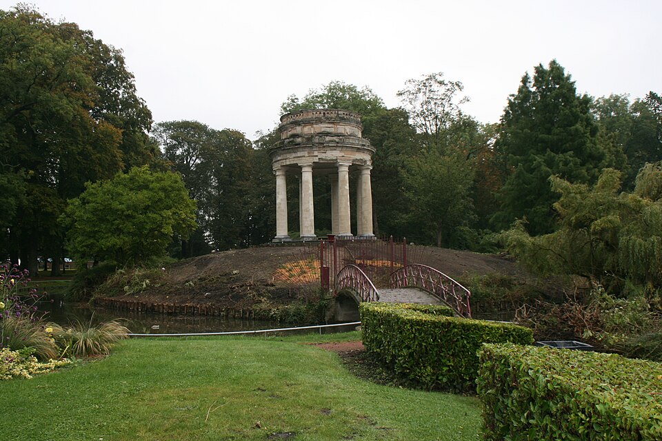 Le Temple de l'amour dans le parc Joliot — Curie
