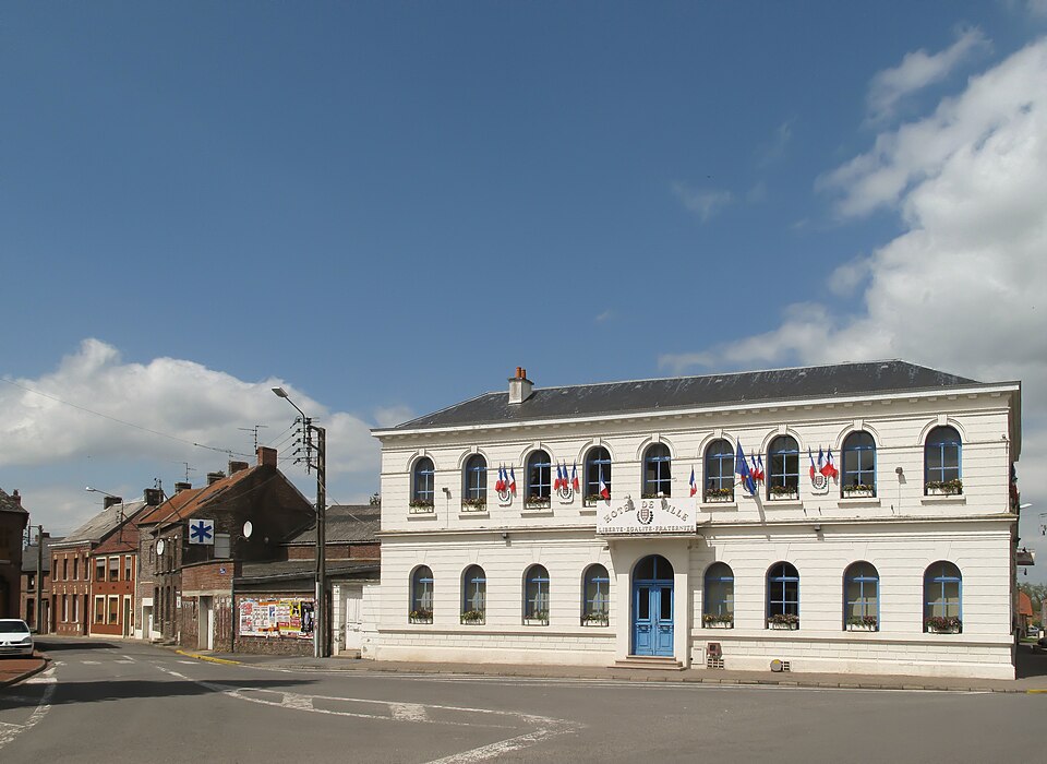 Hergnies, stadhuis foto4 2013 — 05 — 09 13.09