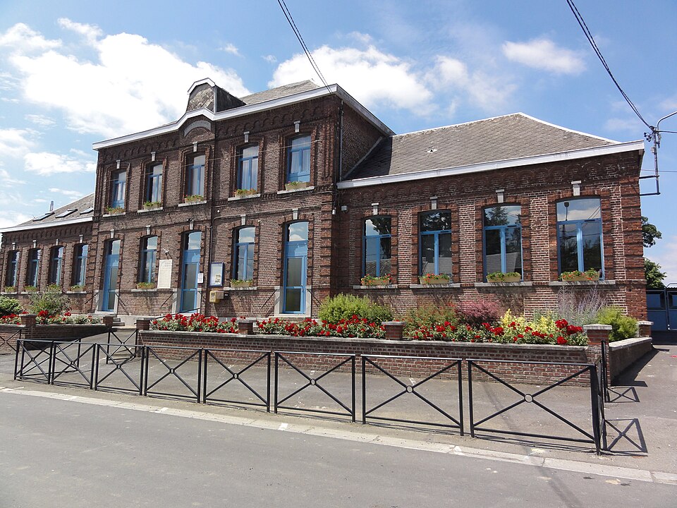 Mairieux (Nord, Fr) mairie — école
