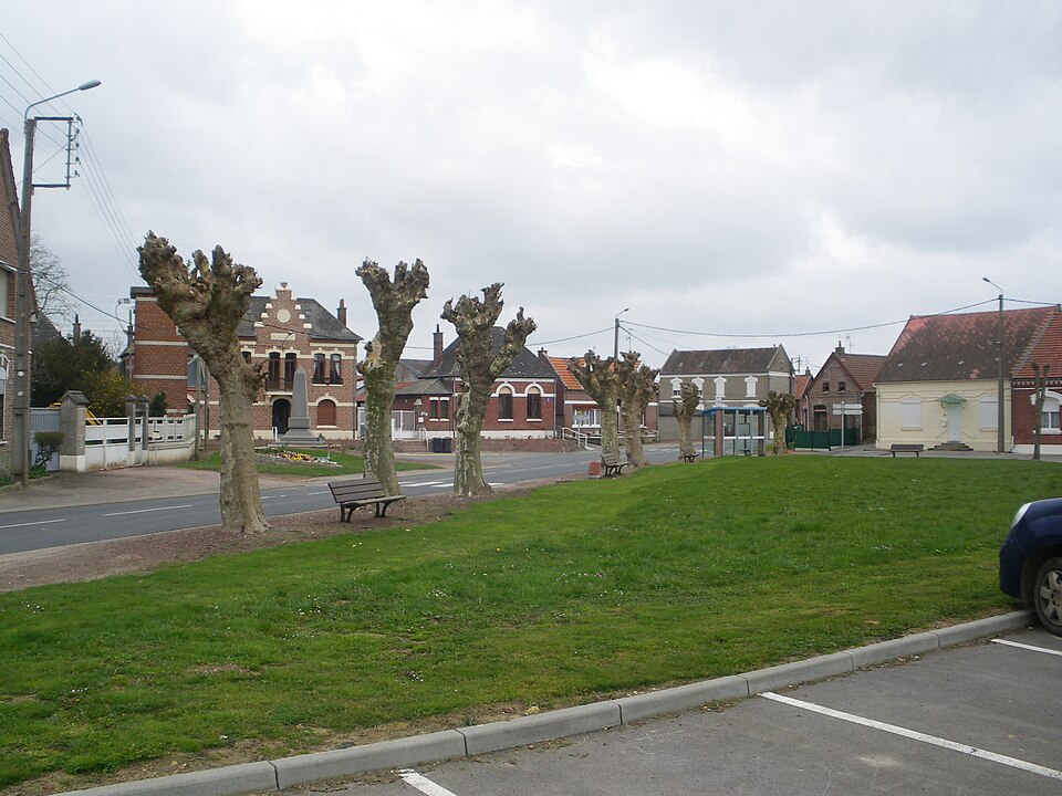 Mœuvres — Grand — Place
