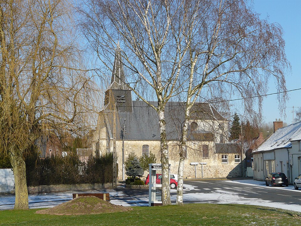Montigny place et église
