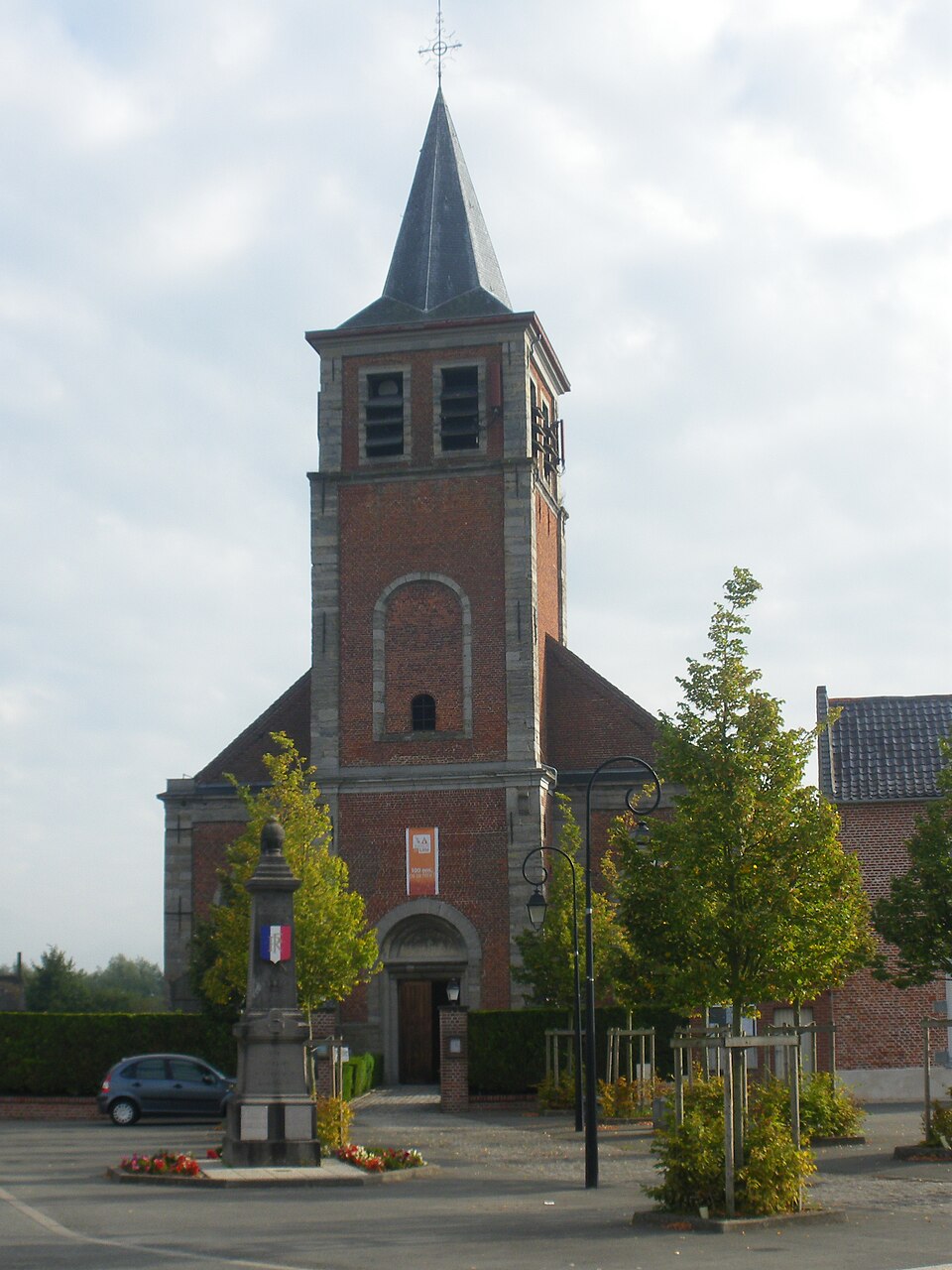 Eglise Saint — Pierre de Mouchin