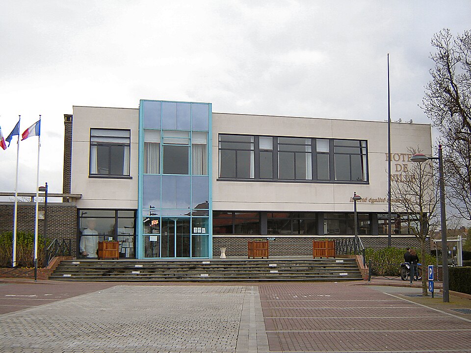 Neuville — en — Ferrain — Hotel de Ville 1