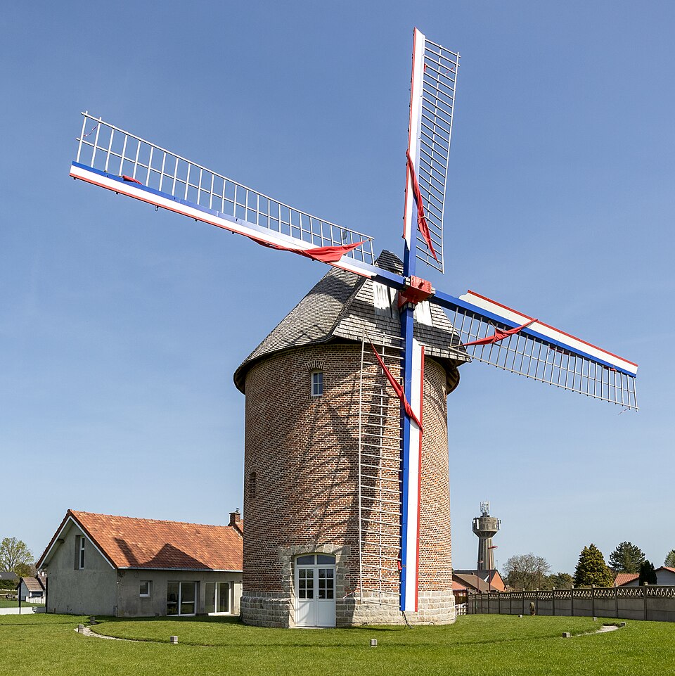 Moulin du Mont — Farrand ou moulin Savary à Neuville — Saint — Rémy (cropped)