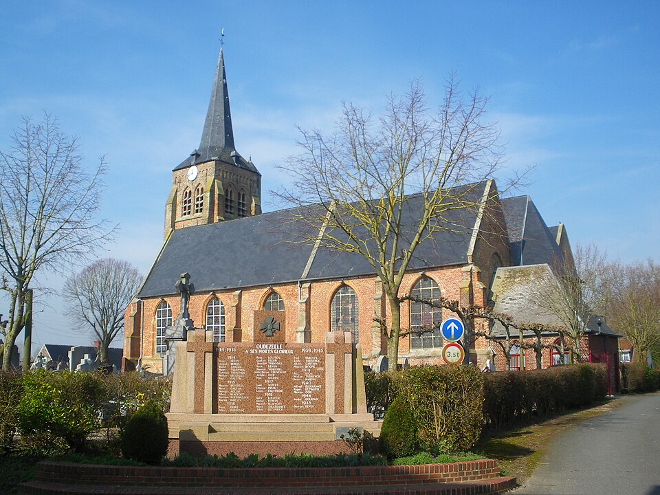 Oudezeele — Monument aux morts et église