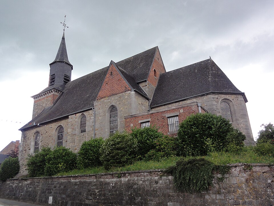 Sains — du — Nord (Nord, Fr) église, vue latérale