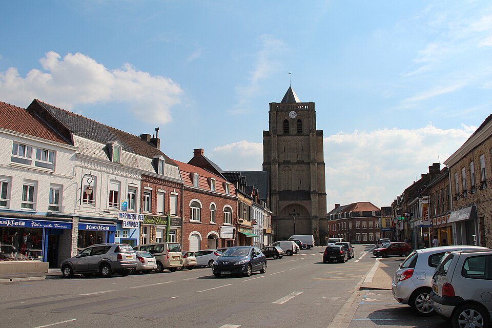 0 Wormhout — Église St — Martin et Pl. du Général de Gaulle
