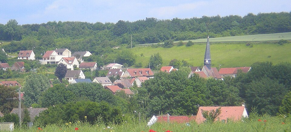 Airion (60) — Vue générale du village depuis la rue d'Étouy