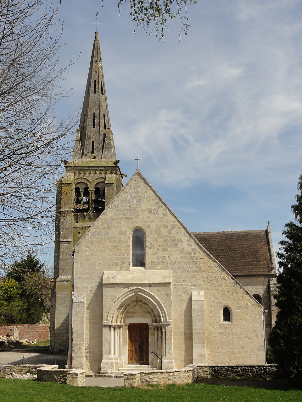 Auger — Saint — Vincent (60), église Saint — Caprais, vue depuis l'ouest 2