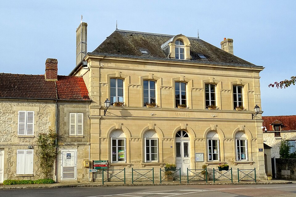 Avilly — Saint — Léonard (60), mairie, place de la Mairie 3