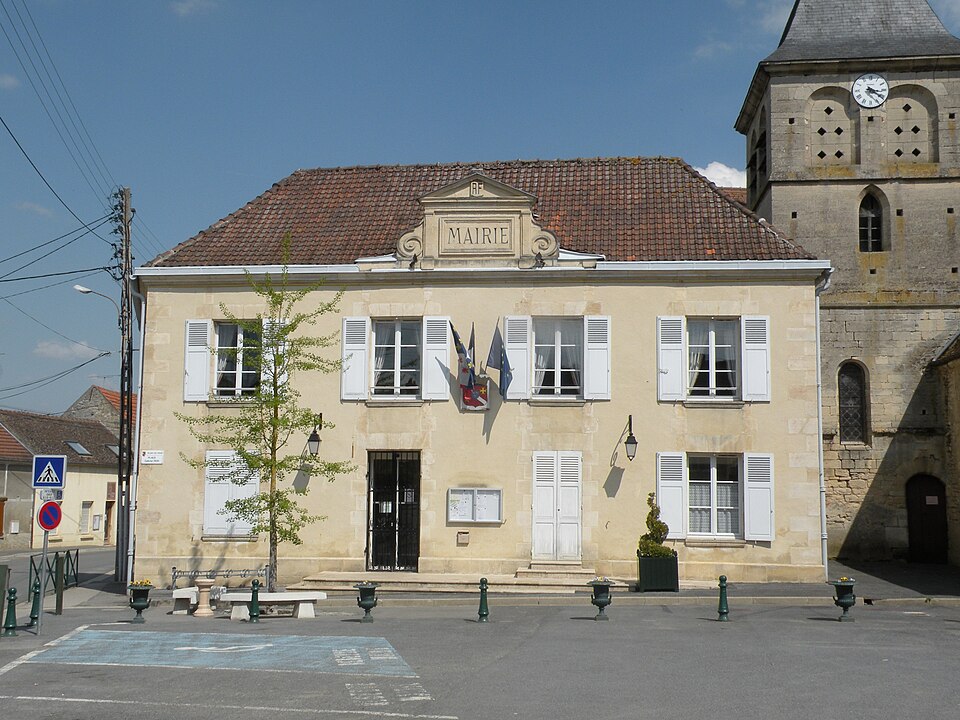 Mairie Balagny — sur — Thérain